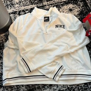 Never worn Nike crop sweater